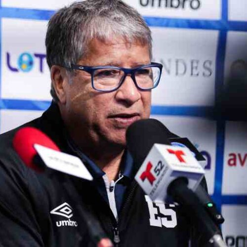 Bolillo Gómez no escatimó en su dura observación al canadiense Drew Fischer: "No entiendo algunas decisiones arbitrales". Foto: La Selecta @LaSelecta_SLV