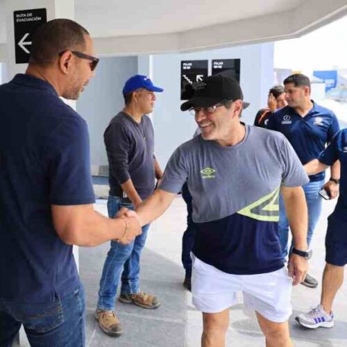 "¡Hugo Pérez y Mauricio Cienfuegos regresan al fútbol nacional!", anunció Yamil Bukele. Foto: X.
