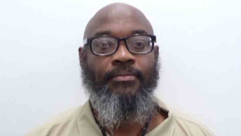 🚨 Ronald Exantus, de 42 años, condenado a 20 años por el asesinato de Logan Tipton (6), fue liberado este miércoles Según registros oficiales del Kentucky Online Offender Lookup, el hombre que apuñaló mortalmente al niño en 2015 cumplió menos de la mitad de su condena. ¿Justicia o impunidad? La familia no fue alertada. Foto: Kentucky Online Offender Lookup