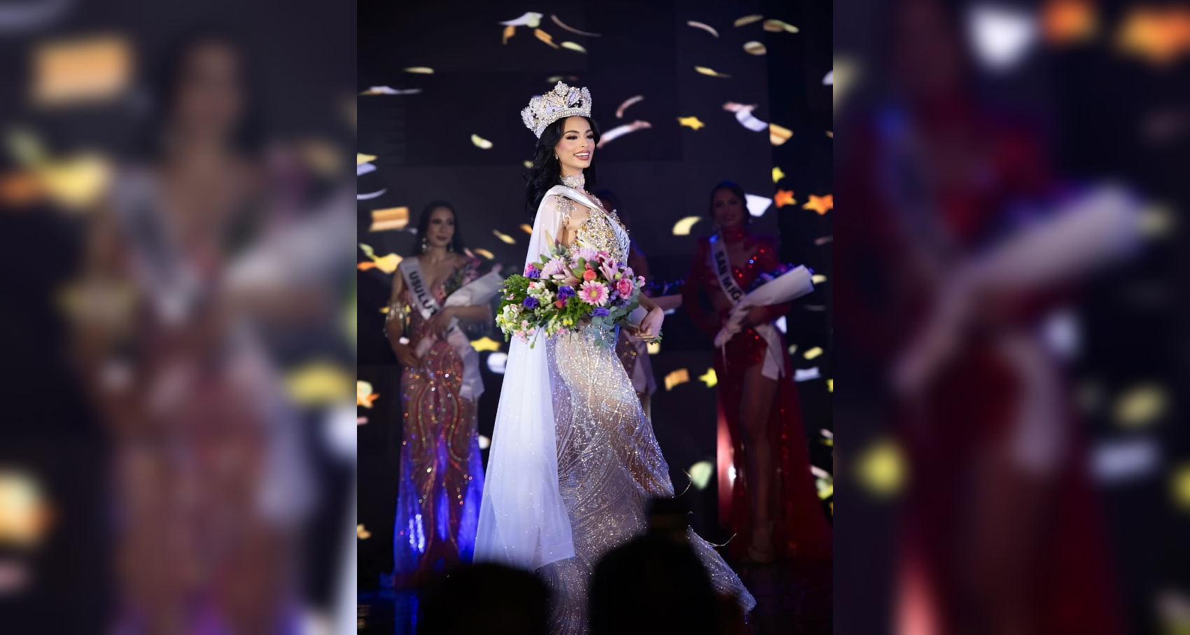 Giulia Zanoni, Miss Universo El Salvador 2025, durante su coronación en el Palacio Tecleño. Foto: @giulia.zanoniofficial