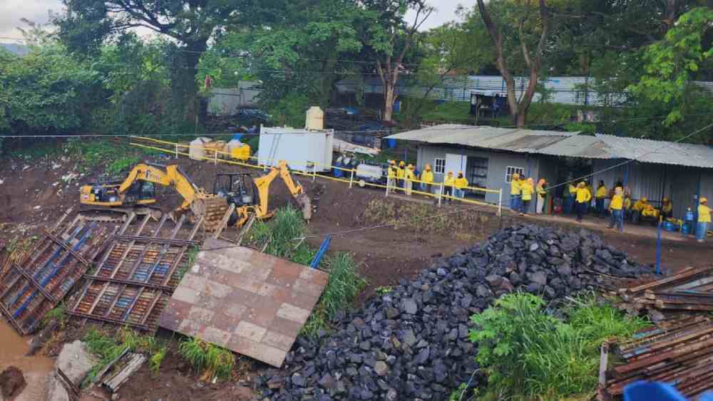 LLUVIAS GOLPEAN. La advertencia ocurrió luego de que hace semanas varios obreros resultaron heridos tras quedar soterrados en Villa Lourdes. Archivo.