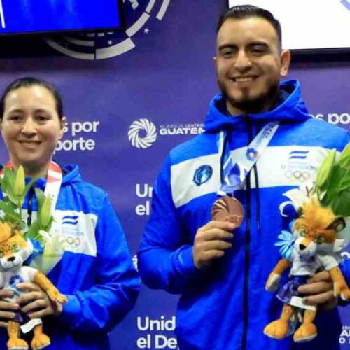 🏅 37 Medallas para El Salvador | La delegación salvadoreña obtuvo 37 medallas (9 de oro) hasta el tercer día de los Juegos Centroamericanos Guatemala 2025, ubicando al país en el cuarto lugar del medallero. Foto: INDES