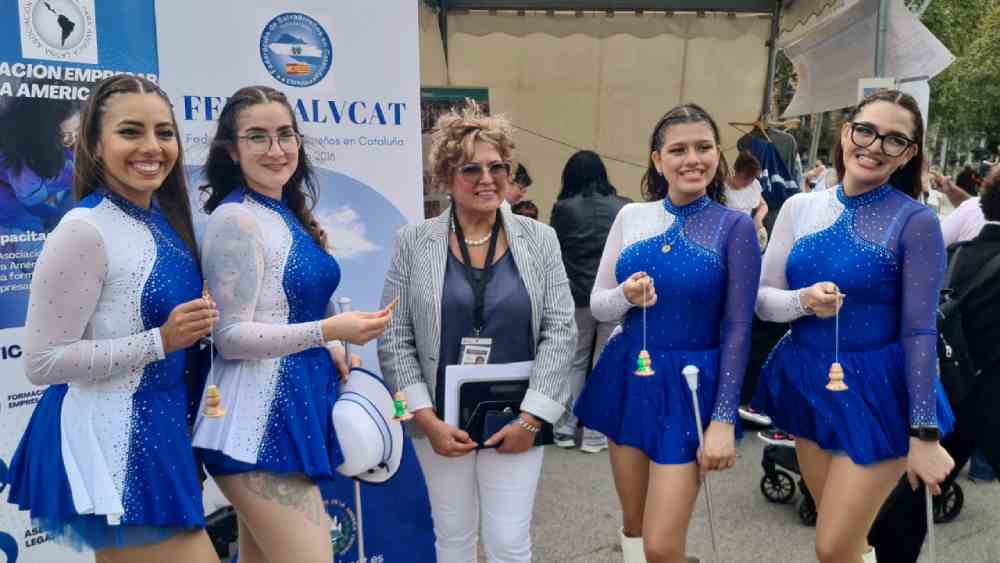 Cultura salvadoreña, cachiporristas y capirucho, brillan en Barcelona, España. Mira el resumen de la actividad. Foto: Hugo Aguilar