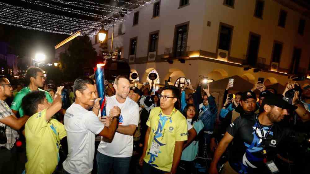 Según reportes de medios locales el relevo del fuego sagrado fue más bien un "corre, que te alcanzan" en Juegos Centroamericanos Guatemala 2025. Foto: cortesía.