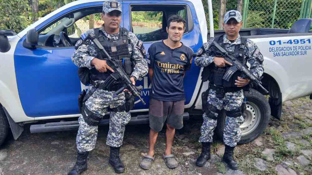 Juan Pablo Mancía Bernal, detenido por homicidio en San Marcos. Atacó a su víctima con un corvo bajo efectos del alcohol. PNC