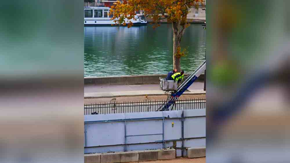 ¡El robo del siglo en el Louvre sigue en shock! ADN en guantes apunta a ladrones franceses que planeaban hace 9 días. ¿Cómplice interno? Video del escape ya circula... ¿Recuperarán las joyas de Napoleón? Captura de pantalla.