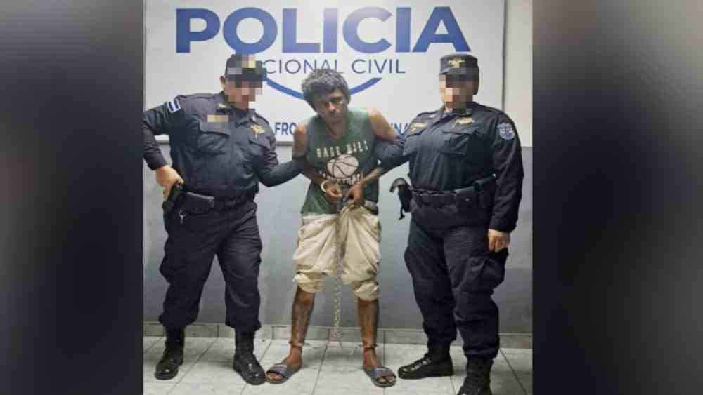 Captura de Eleazar "Cadáver" Sigarán, pandillero 18 Sureños, en México rumbo al CECOT. Foto: PNC