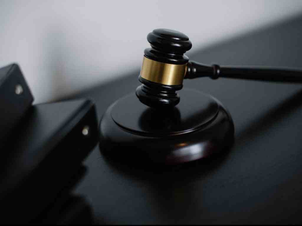 Miguel Tomás López Andrade, predicador salvadoreño de 74 años, fue arrestado en Houston por cargos de abuso sexual continuo de una menor. Su juicio, programado para noviembre, reabre el debate sobre la protección de los niños en entornos de confianza. Cortesía