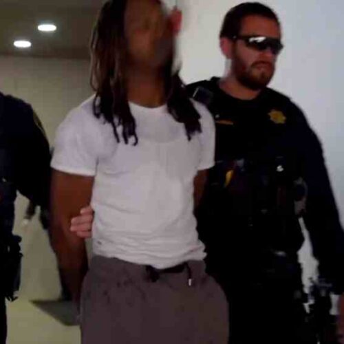 Gerald Allen Young II fue arrestado en Houston por torturar a Timmy, un cachorro de 9 meses. El caso genera indignación y exige sanciones ejemplares contra la crueldad animal.