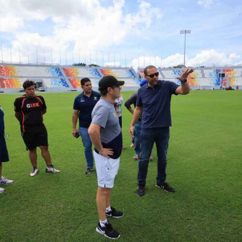 Las leyendas Hugo Pérez y Mauricio Cienfuegos regresan al fútbol salvadoreño para liderar un proyecto de Subfederación en EE. UU. con el objetivo de detectar y desarrollar talento salvadoreño para las selecciones juveniles. Foto: INDES / archivo