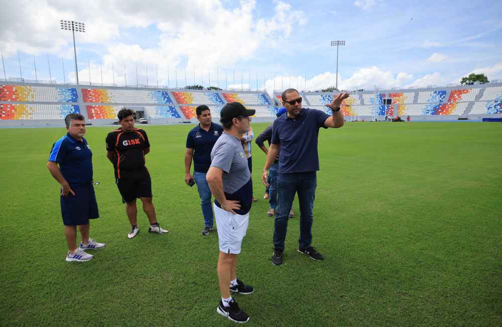 Las leyendas Hugo Pérez y Mauricio Cienfuegos regresan al fútbol salvadoreño para liderar un proyecto de Subfederación en EE. UU. con el objetivo de detectar y desarrollar talento salvadoreño para las selecciones juveniles. Foto: INDES / archivo