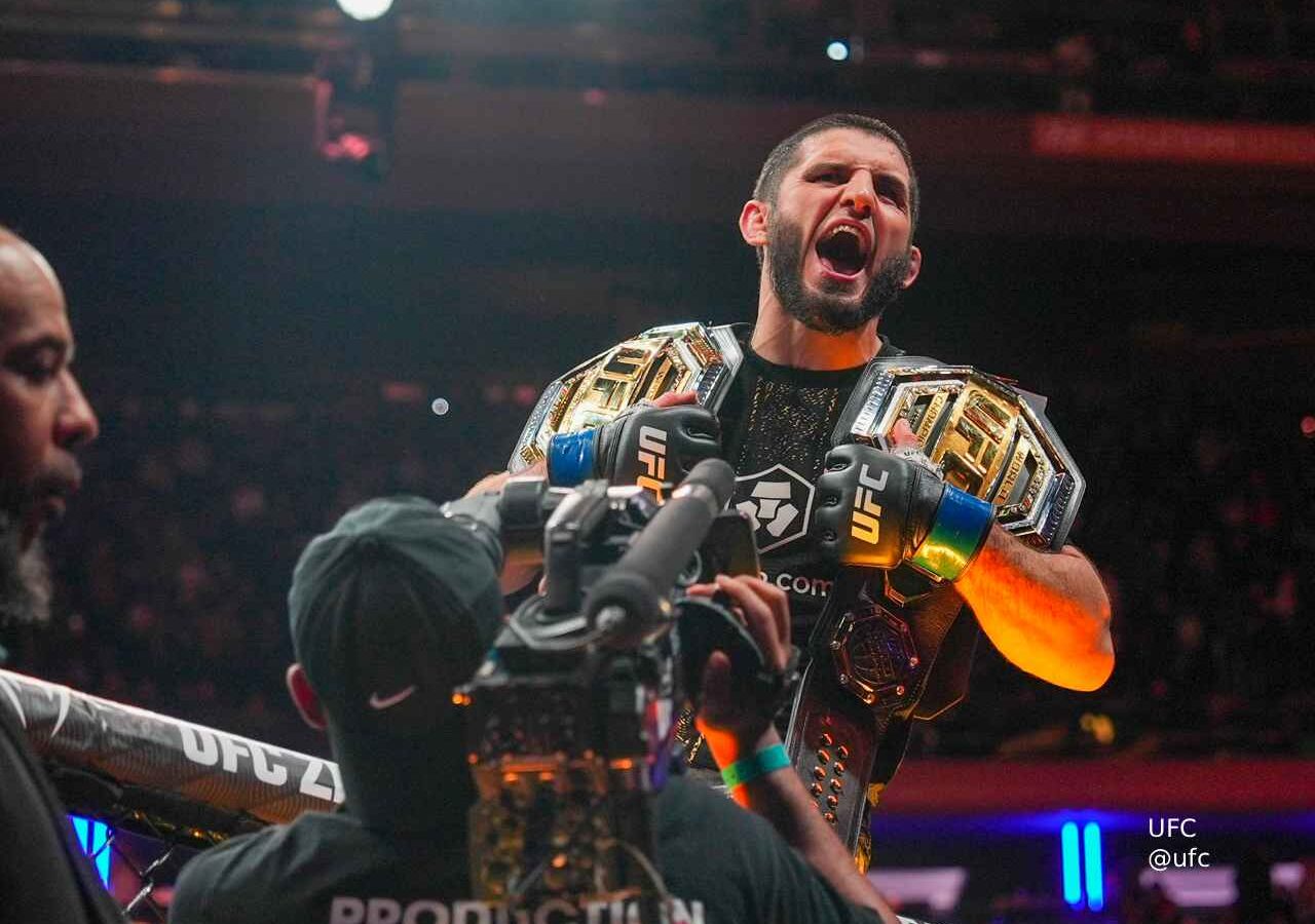 Islam Makhachev hizo lo impensable en #UFC322: se consagró bicampeón welter y ligero de la UFC, empatando el récord de 16 triunfos consecutivos de Anderson Silva. La noche en el Madison Square Garden fue un caos de KO y controversia. Foto: UFC / @ufc