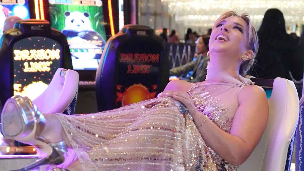 💎 Adamari López se permite "pecar" con una millonaria compra en Las Vegas. ¿Nuevo capricho de diseñador? 🤩 Foto: Facebook