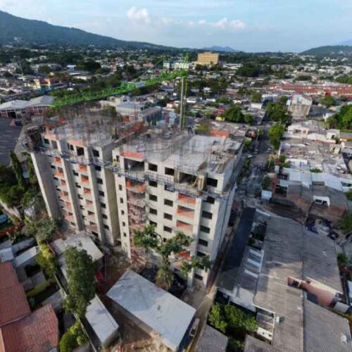 📈 Crecimiento del sector construcción en El Salvador supera 30% y genera 167,500 empleos. | Comenta qué impacto ves en tu ciudad. Foto: OPAMSS