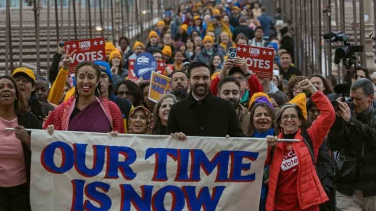 Zohran Mamdani, el primer alcalde musulmán de Nueva York, celebra su victoria como un símbolo de resistencia al trumpismo. Foto: Facebook Zohran Kwame Mamdani