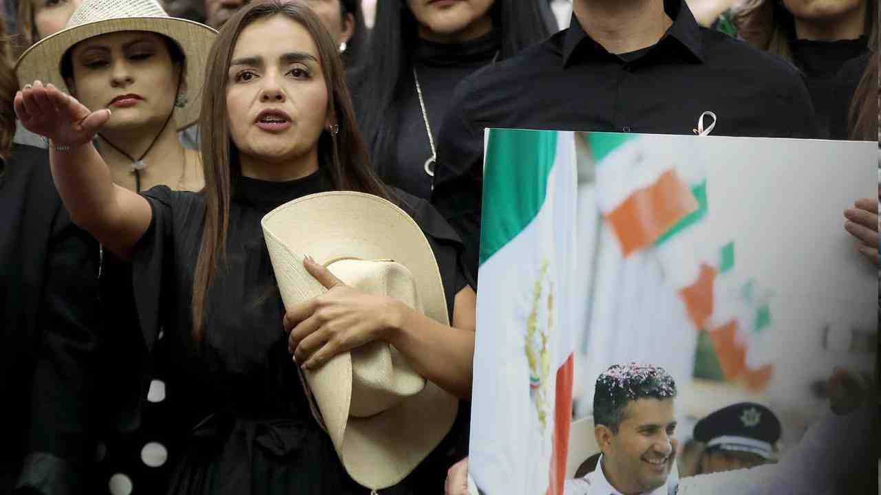 Grecia Quiroz asume la alcaldía de Uruapan con el sombrero de Carlos Manzo, símbolo de una lucha que no se detendrá. Foto: Grecia Quiroz / Facebook