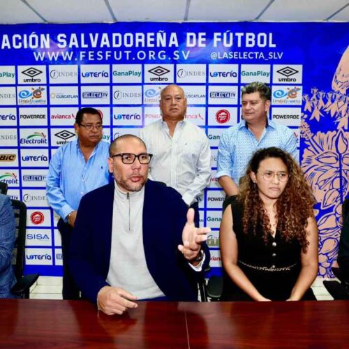 El pasado 5 de noviembre, Yamil Bukele presentó ante la secretaria general de la FESFUT su inscripción como aspirante al nuevo comité ejecutivo de la Federación Salvadoreña de Fútbol. Foto: X