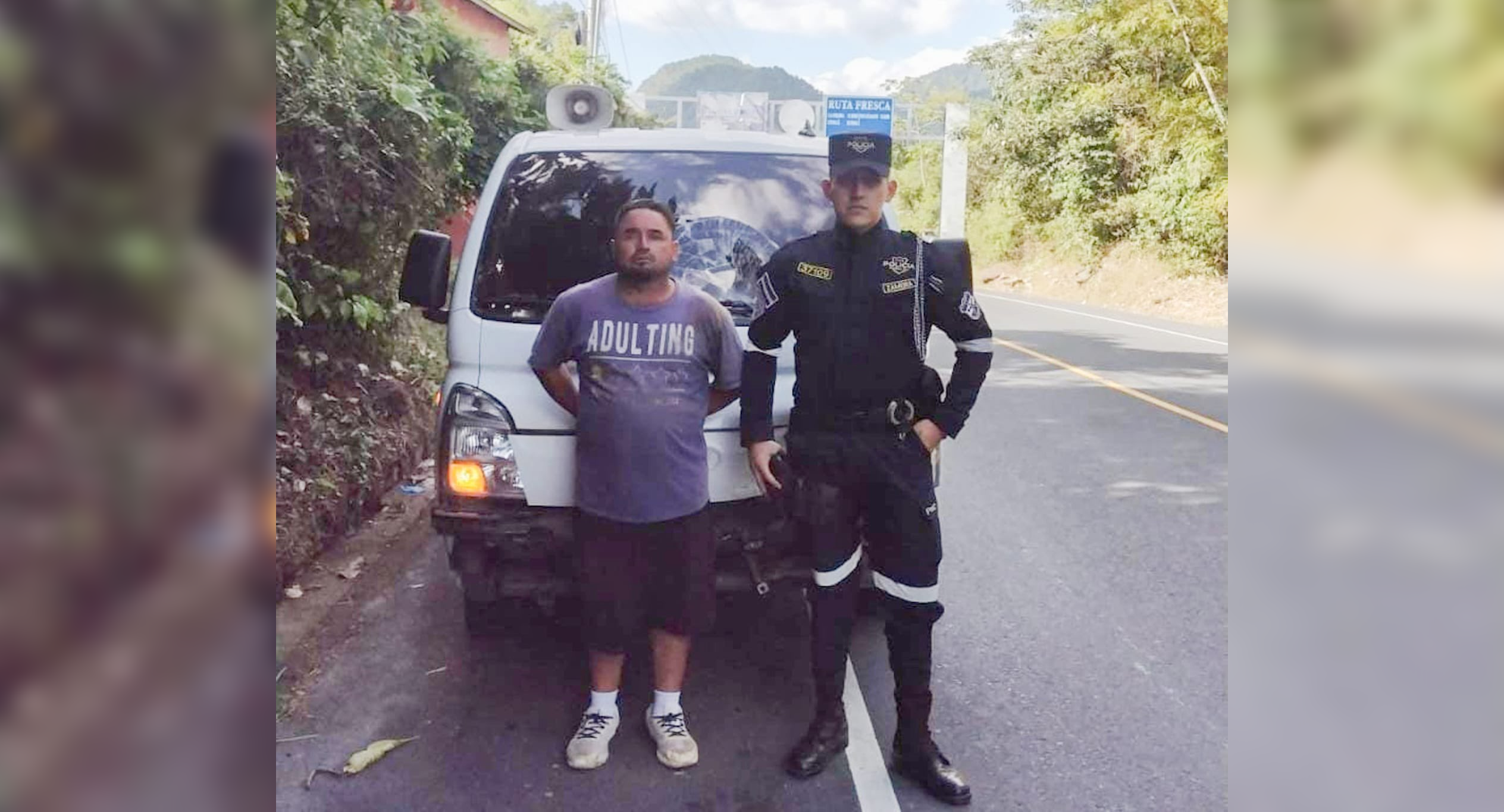 Motociclista resultó lesionado tras ser atropellado por una camioneta en Chalatenango. El conductor fue capturado y remitido por lesiones culposas. Foto: PNCSV.